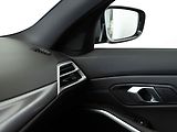 BMW Řada 3 330i xDrive Touring - náhled 16