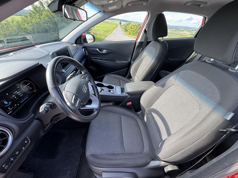Hyundai Kona EV 42 kWh 100 kW Kamera SoH 95 - fotka 7 z 26