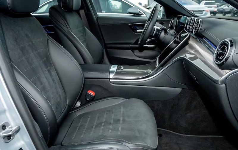 Mercedes-Benz Třídy C 220d AMG LED Distro Ambient - fotka 9 z 12