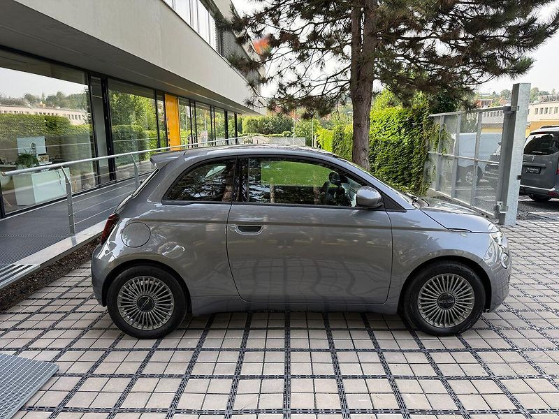 Fiat 500 ICON 42 kWh Rezervace - fotka 34 z 35