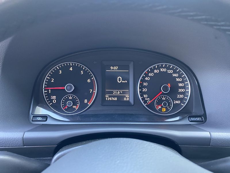 Volkswagen Touran 1.2 TSI 77kW - KLIMATIZACE-PDC - fotka 17 z 39