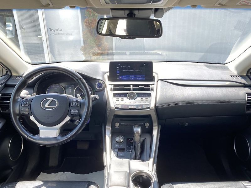 Lexus NX 300h 2.5HSD, ČR-2m, Limited, 4x4 - fotka 14 z 31