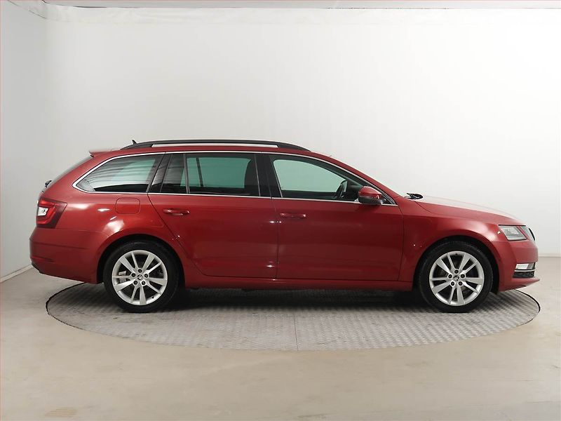 Škoda Octavia (2017) 2.0 TDI, Automat, Serv.kniha - fotka 6 z 18