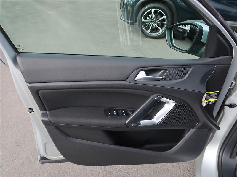 Peugeot 308 2,0 BHDi,110kW,NovéČR,DPH - fotka 19 z 23