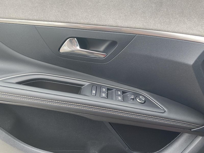 Peugeot 3008 GT HYBRIDe-EAT8 4x4 - fotka 22 z 27