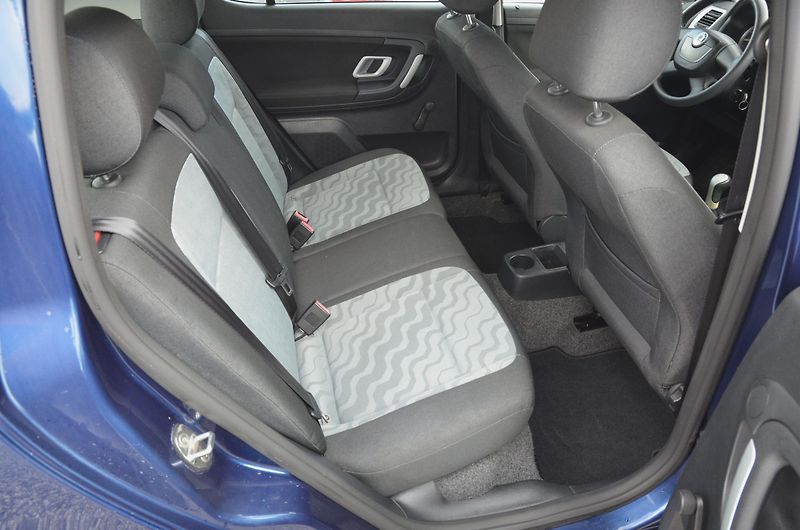 Škoda Fabia (2009) 1.4i 16V 63kW AMBITION / KLIMA - fotka 12 z 33