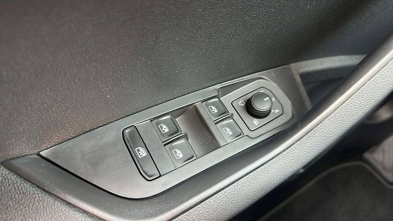 Škoda Karoq Top Selection 1,5 TSI 110kW MT - fotka 17 z 28