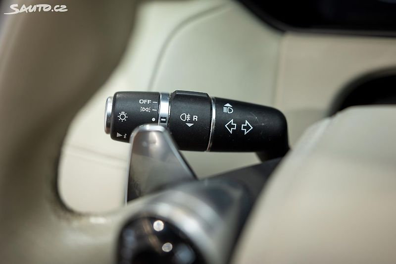 Land Rover Range Rover Velar P380 280 kW R-Dynamic - fotka 18 z 36