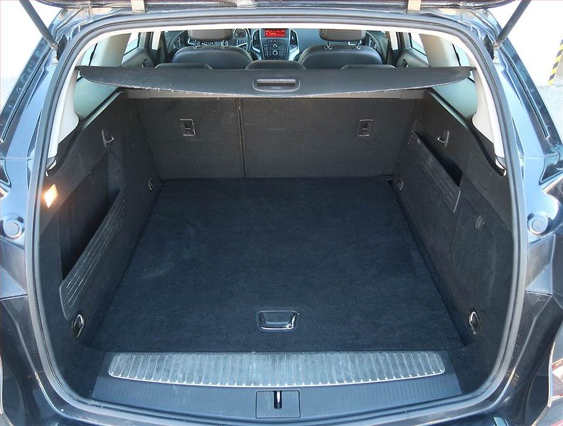 Opel Astra (2013) 1.6 16V, Tempomat - fotka 13 z 16