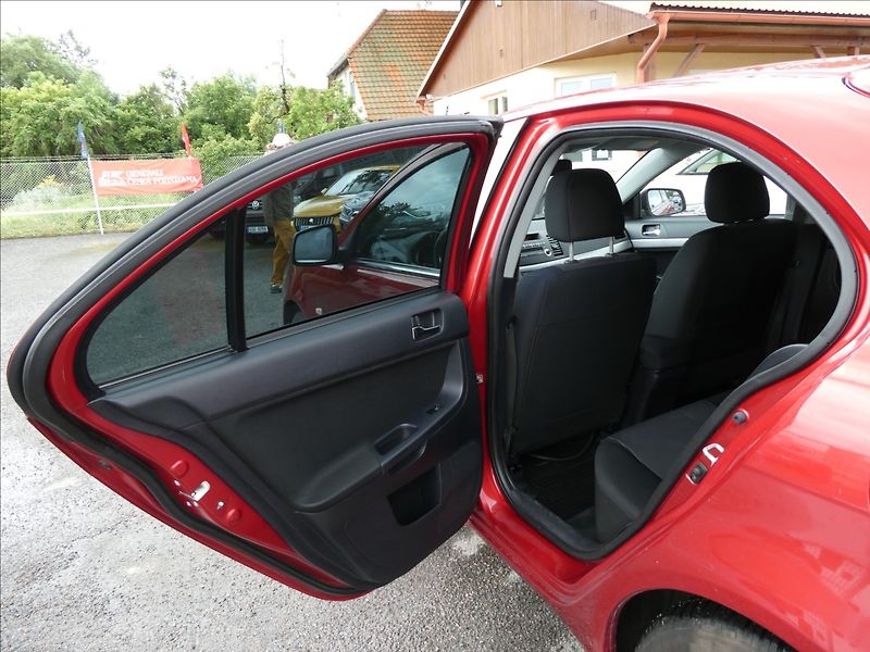 Mitsubishi Lancer 1,8 i 105kW Sportback, klima - fotka 14 z 31