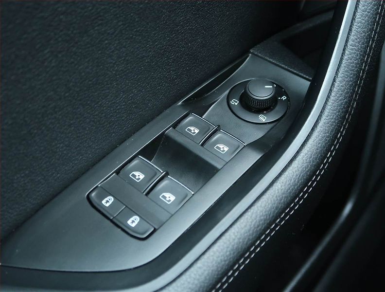 Škoda Superb (2022) Laurin&Klement 2.0 TDI - fotka 16 z 25