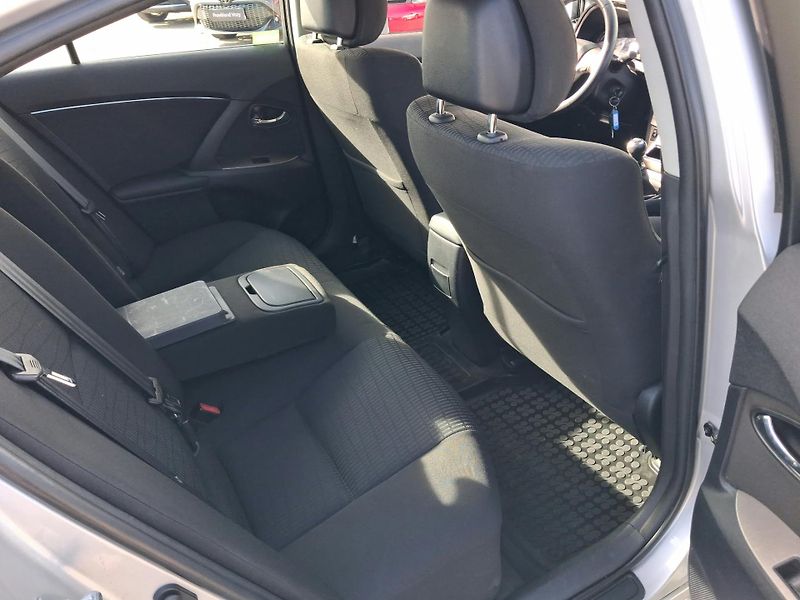 Toyota Avensis 1.8 Valvematic Business Navi - fotka 21 z 23