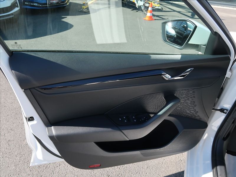 Škoda Octavia 2,0 TDi,1majČR,serv.kn.,DPH - fotka 19 z 25