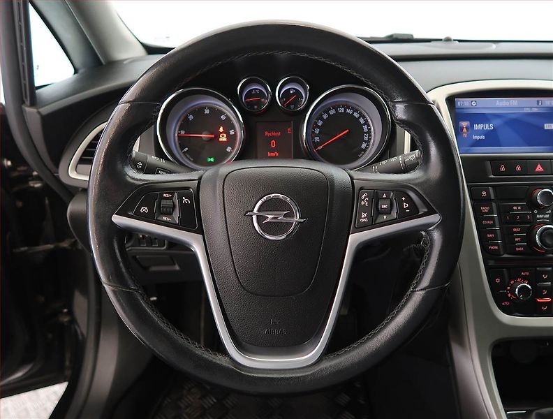 Opel Astra (2011) 2.0 CDTI, Serv.kniha, Navi - fotka 15 z 21