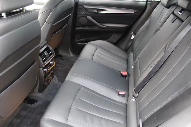 BMW X6 xDrive40d - fotka 18 z 25