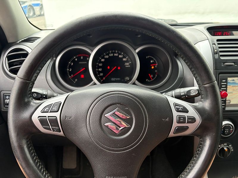 Suzuki Grand Vitara 1.9DDiS, 95kW, Tažné, 4x4 - fotka 8 z 20