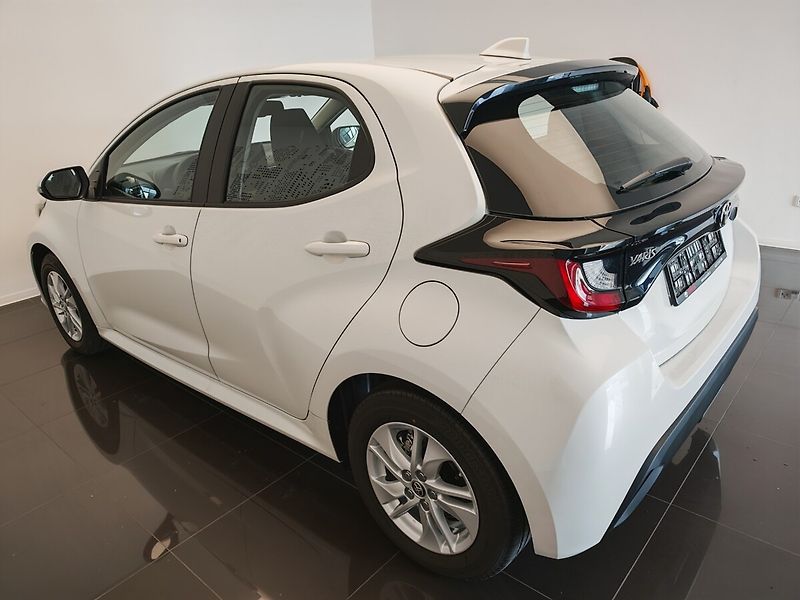 Toyota Yaris 1.5 Hybrid Comfort - fotka 6 z 28