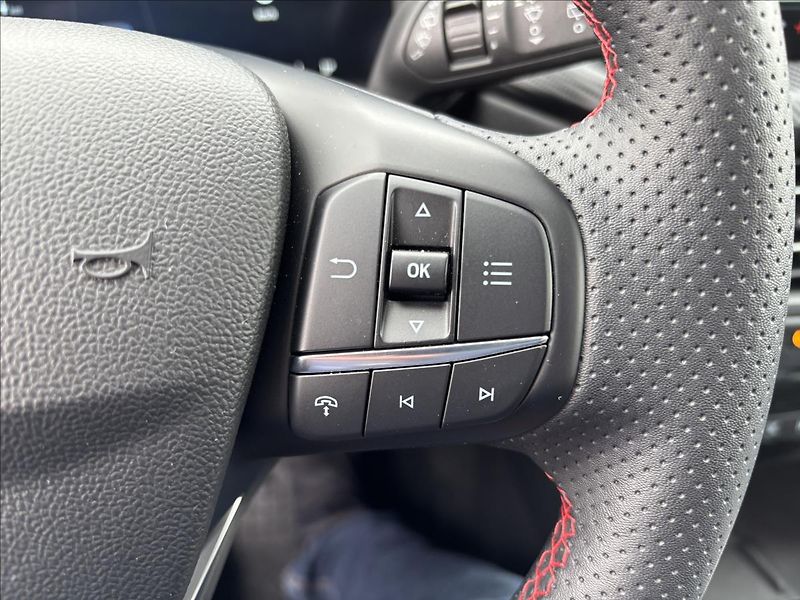 Ford Kuga 1,5 EcoBoost 111 kW ST-Line X - fotka 27 z 42