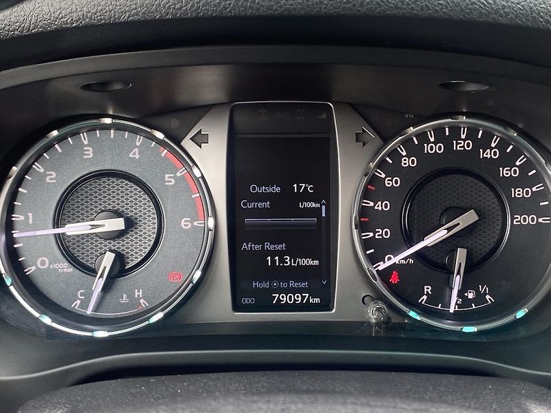 Toyota Hilux 2.4D, ČR, Active, tažné, 4x4 - fotka 15 z 32