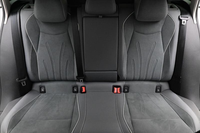 Volkswagen Passat 2,0 TDI 110 kW DSG Business Zá - fotka 29 z 33