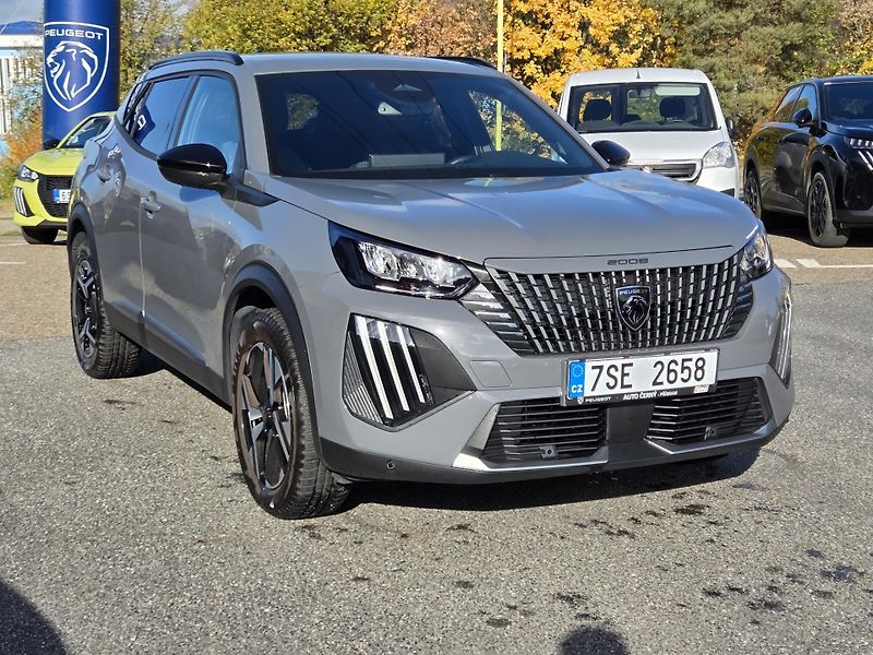 Peugeot 2008 (2025) 1.2 PT 130 ALLURE EAT8 - fotka 7 z 29