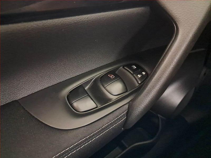 Nissan Qashqai (2017) 1.2 DIG-T, Automat, Navi - fotka 17 z 21