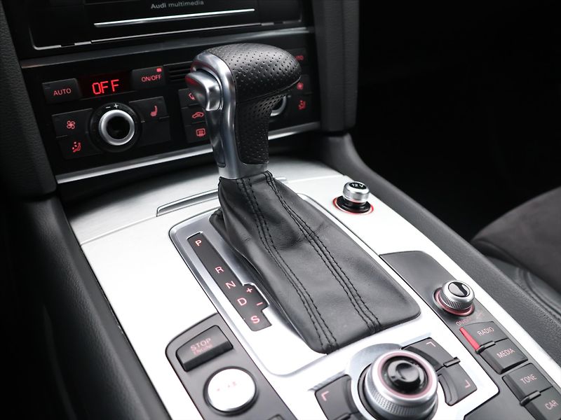 Audi Q7 3,0 TDI 150kW S-line CZ DPH - fotka 24 z 33