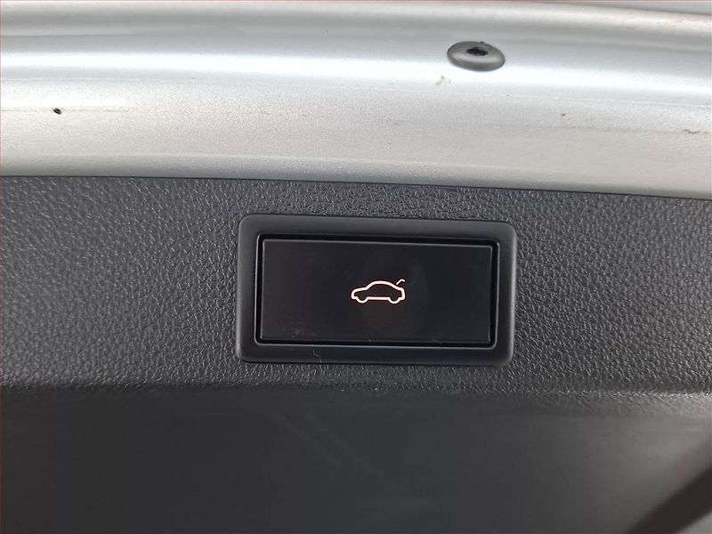 Škoda Octavia (2017) 1.6 TDI, Navi, Tempomat - fotka 19 z 19
