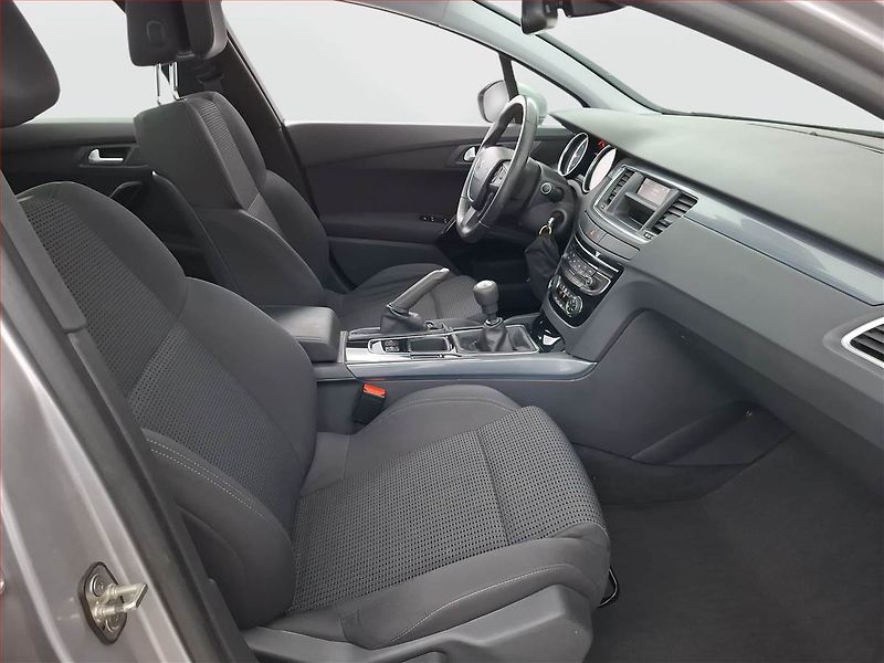 Peugeot 508 (2014) 1.6 HDi, Xenony, Tempomat - fotka 9 z 17