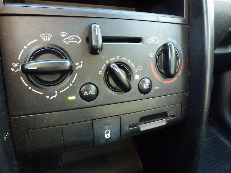 Peugeot 207 1,4 - fotka 33 z 43