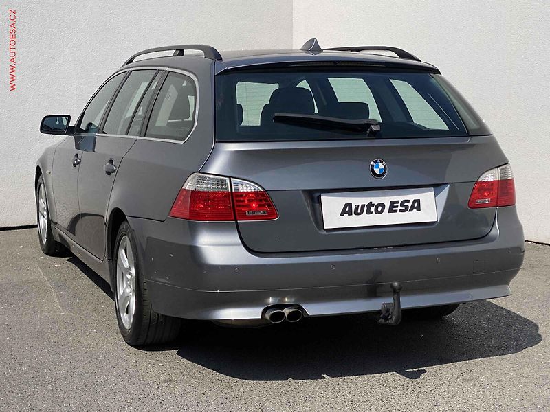 BMW Řada 5 (2007) 3.0d 530d, xDrive, Panor - fotka 6 z 19