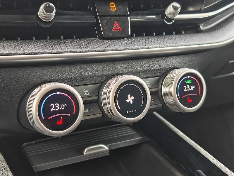 Škoda Superb Selection 7DSG 2,0TDI - fotka 19 z 25