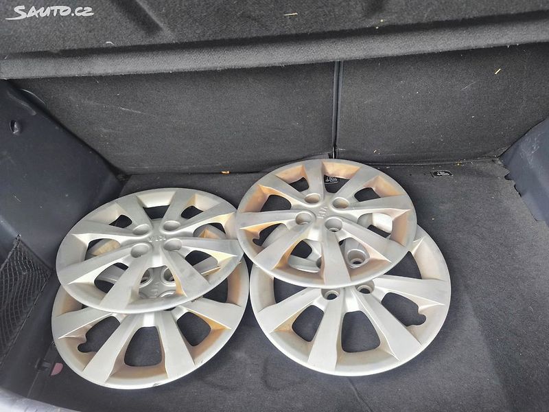 Kia Rio KRÁSNÁ,75T.KM,1MAJ48LET,VÝBAVA - fotka 6 z 23