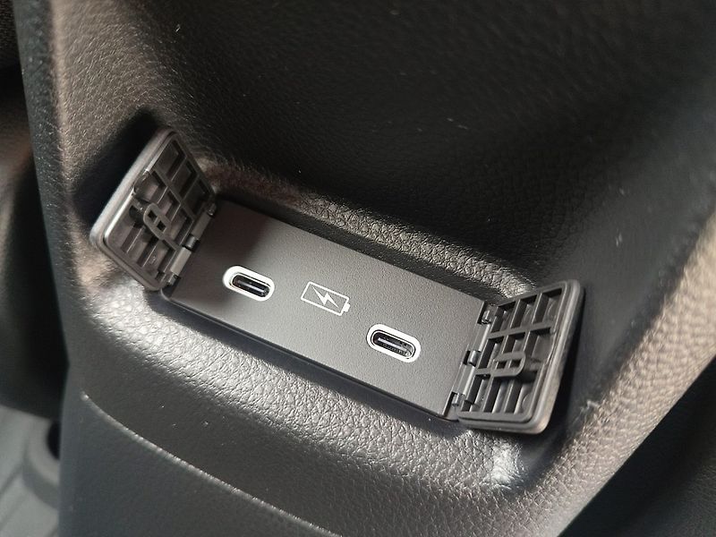 Honda Jazz (2026) SPORT + 1.5eHEV 122k AKCE !!! - fotka 24 z 35