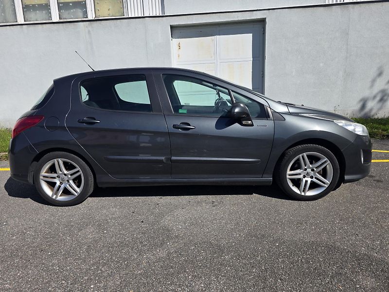 Peugeot 308 (2010) 1.6i TAŽNÉ  - fotka 3 z 16