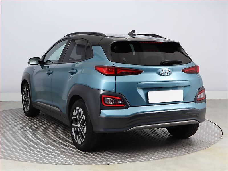 Hyundai Kona (2021) Electric 64 kWh, SoH 100% - fotka 4 z 24