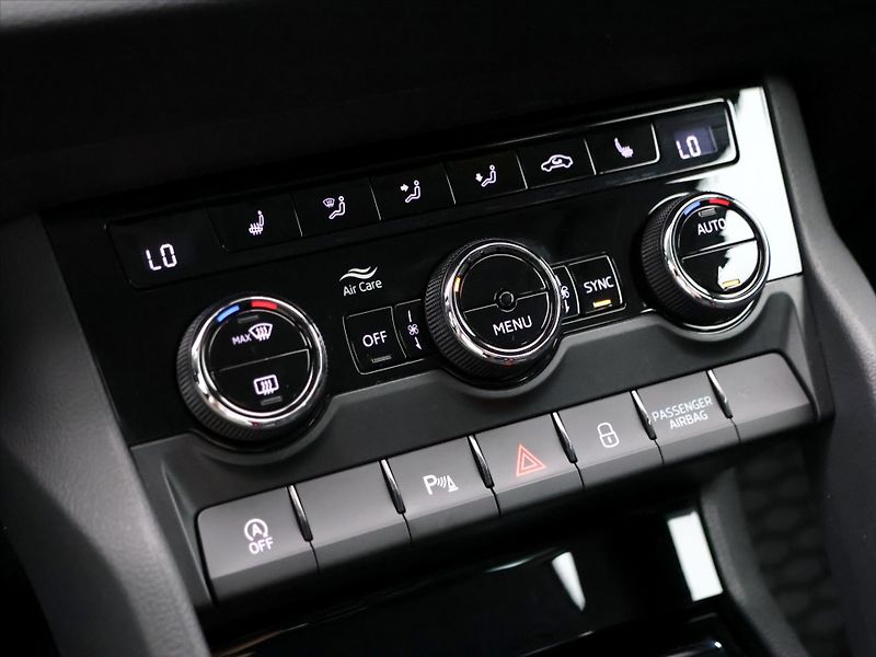 Škoda Karoq 1,5 TSI 110kW Style Plus DPH C - fotka 25 z 34
