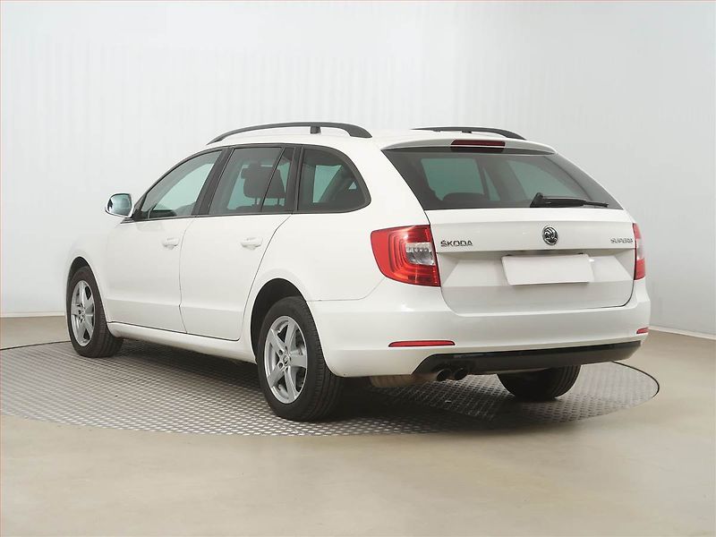 Škoda Superb (2014) 2.0 TDI, Xenony, Tempomat - fotka 4 z 17