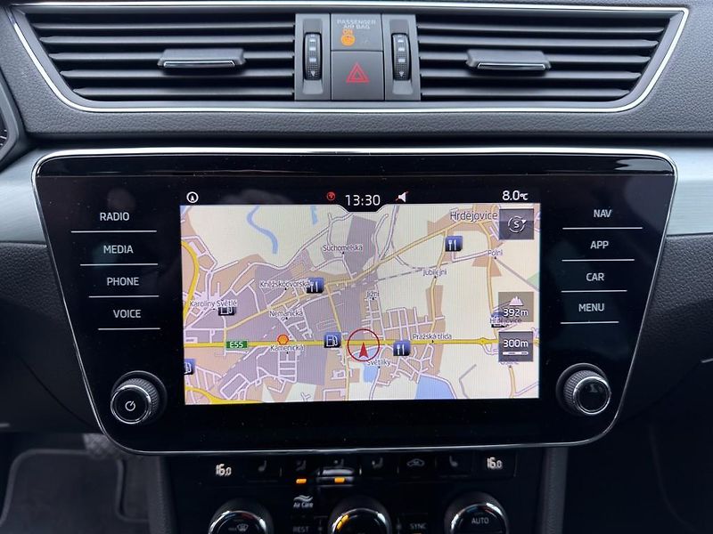 Škoda Superb 2.0 TDI 110 kW DSG, navigace - fotka 14 z 19