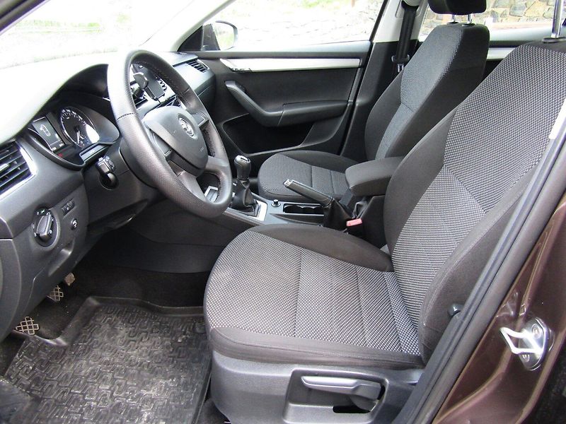 Škoda Octavia (2014) 1.6 TDI 77kW  ZIMNÍ KOLA - fotka 14 z 35