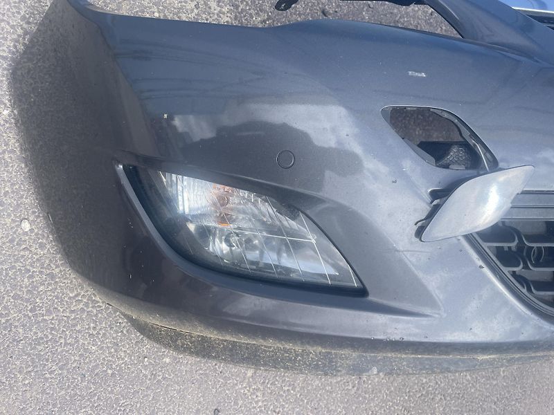 Opel Astra (2012) přední nárazník  - fotka 5 z 6