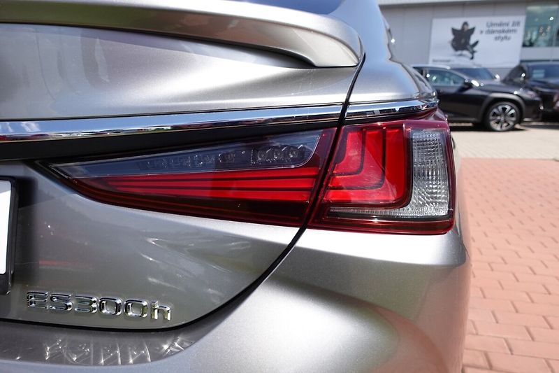 Lexus ES 300h ES300h 2,5HSD Prestige Top - fotka 38 z 39