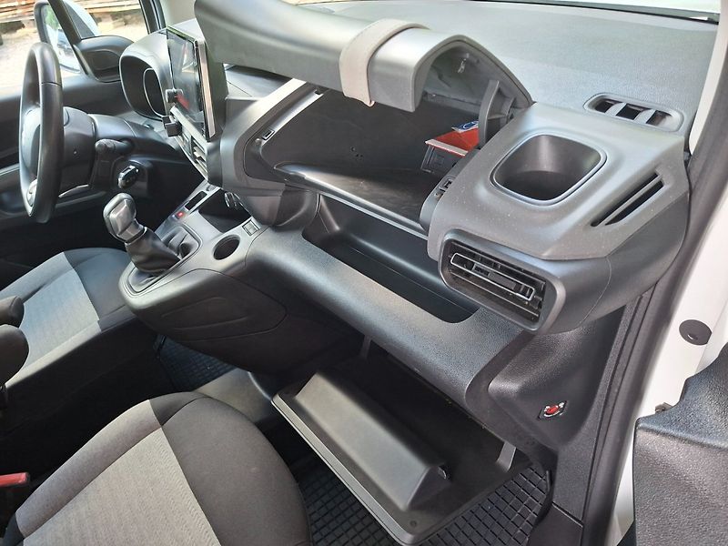 Citroën Berlingo (2020) 1.5HDi 75kW FEEL-NOVÉ ČR-DPH - fotka 31 z 39