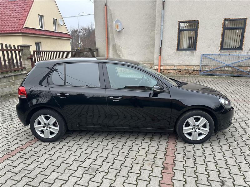 Volkswagen Golf 1,6 MPI - fotka 2 z 20