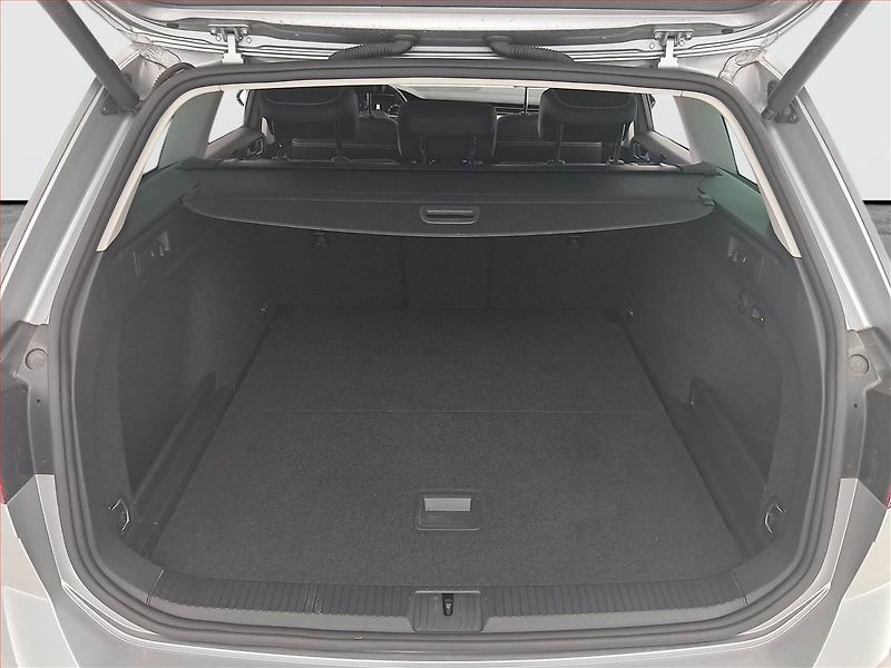 Volkswagen Passat (2021) Elegance 2.0 TDI - fotka 14 z 17