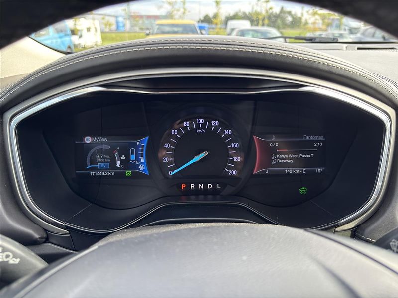 Ford Mondeo 2,0 HEV Vignale 103kW - fotka 25 z 45