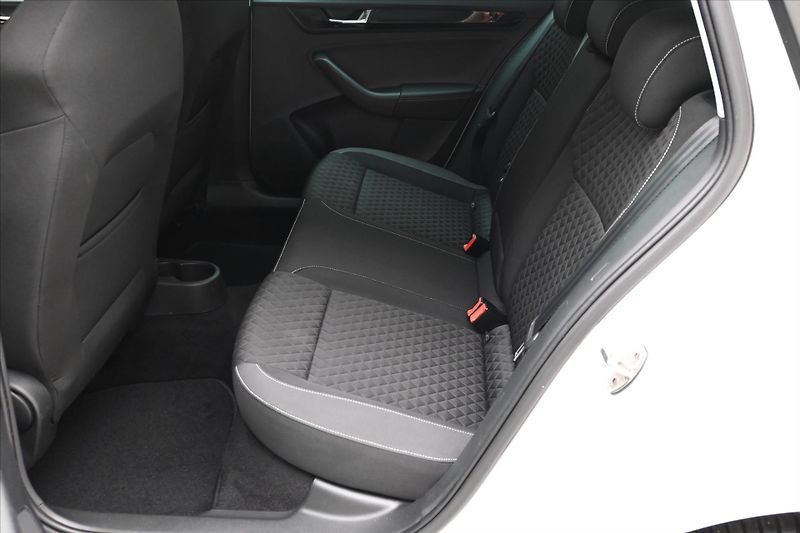 Škoda Rapid 1,6 TDI 85kW Style Záruka až 5 - fotka 14 z 29