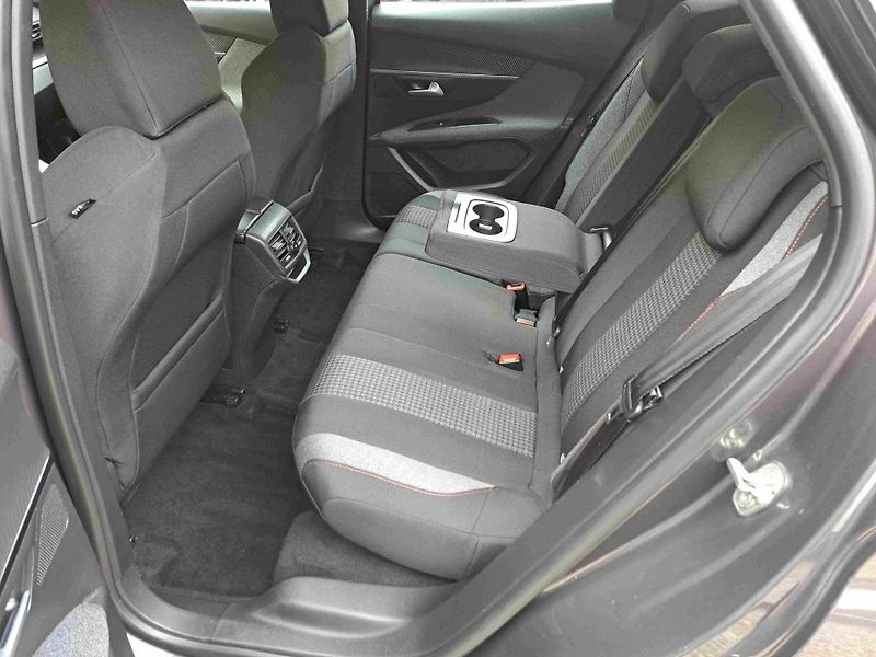 Peugeot 3008 (2021) 1,2 PT EAT8  LED ALU PDC  NAVI - fotka 13 z 21