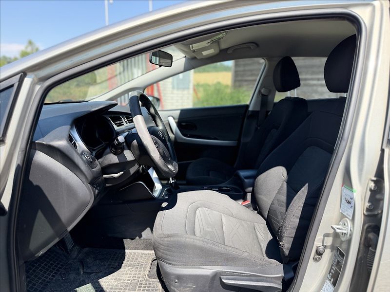 Kia Ceed 1,6 NOVÉ V ČR, +SADA KOL - fotka 9 z 25