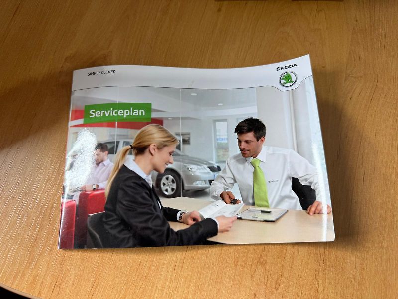 Škoda Yeti  2,0 TDI servis.k + sada pneu  - fotka 23 z 31